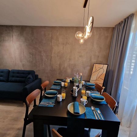 Marsselis Luxe Port Apartment Varna Buitenkant foto