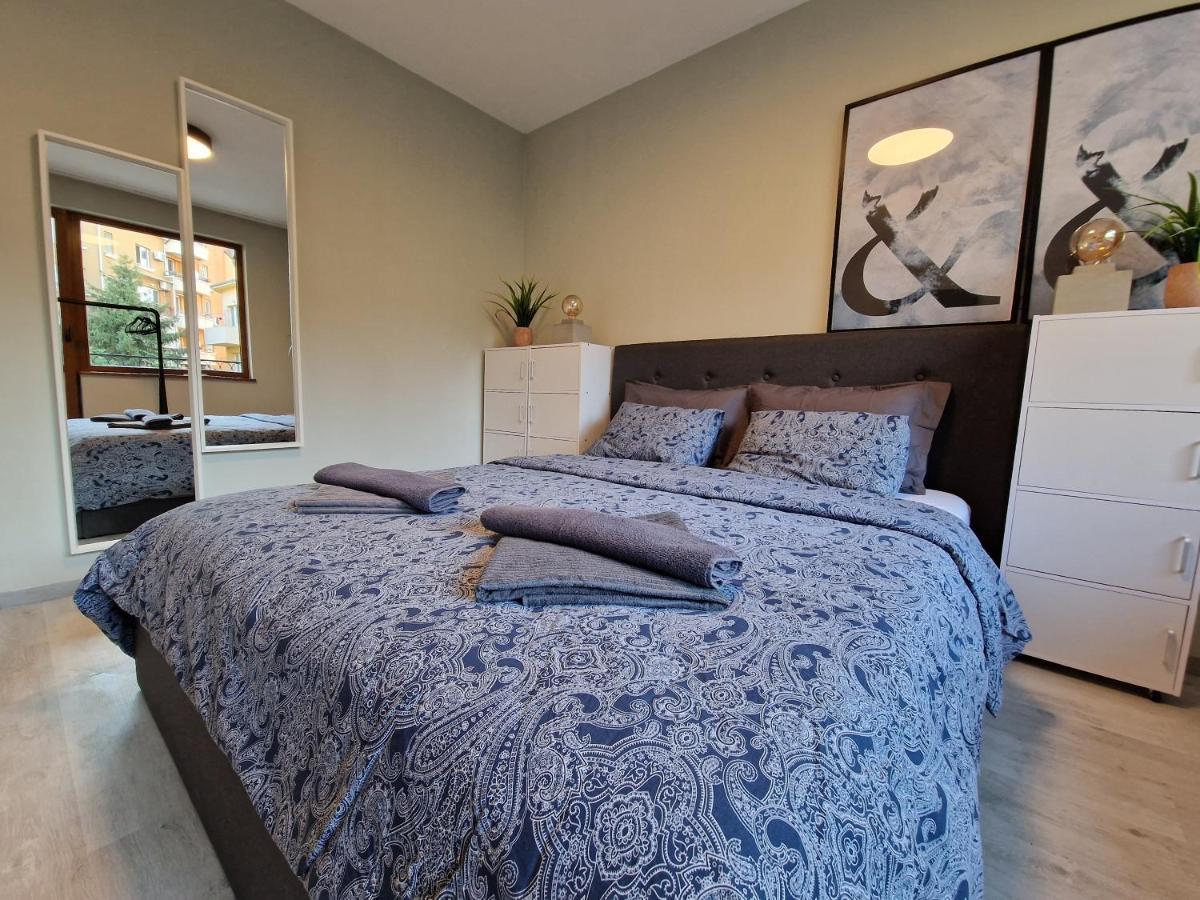 Marsselis Luxe Port Apartment Varna Buitenkant foto