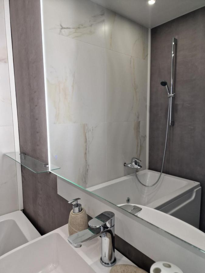 Marsselis Luxe Port Apartment Varna Buitenkant foto