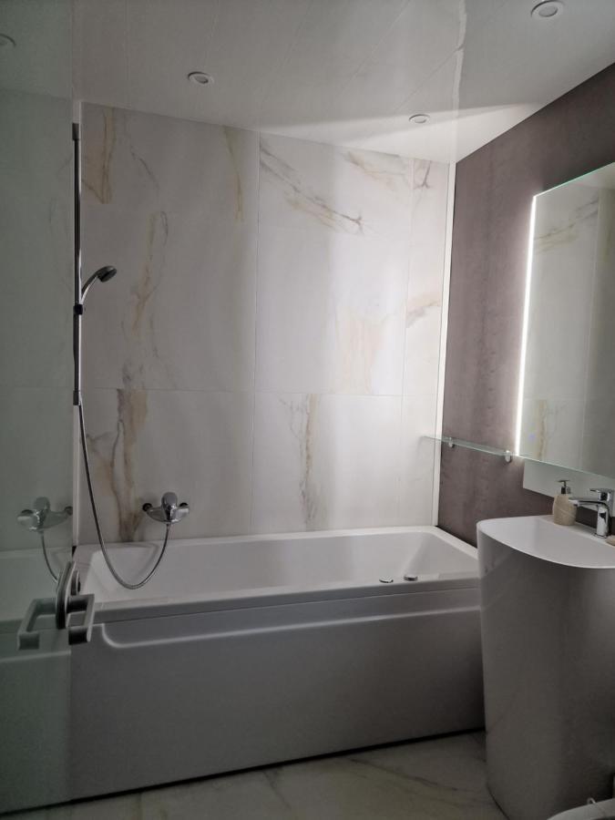 Marsselis Luxe Port Apartment Varna Buitenkant foto