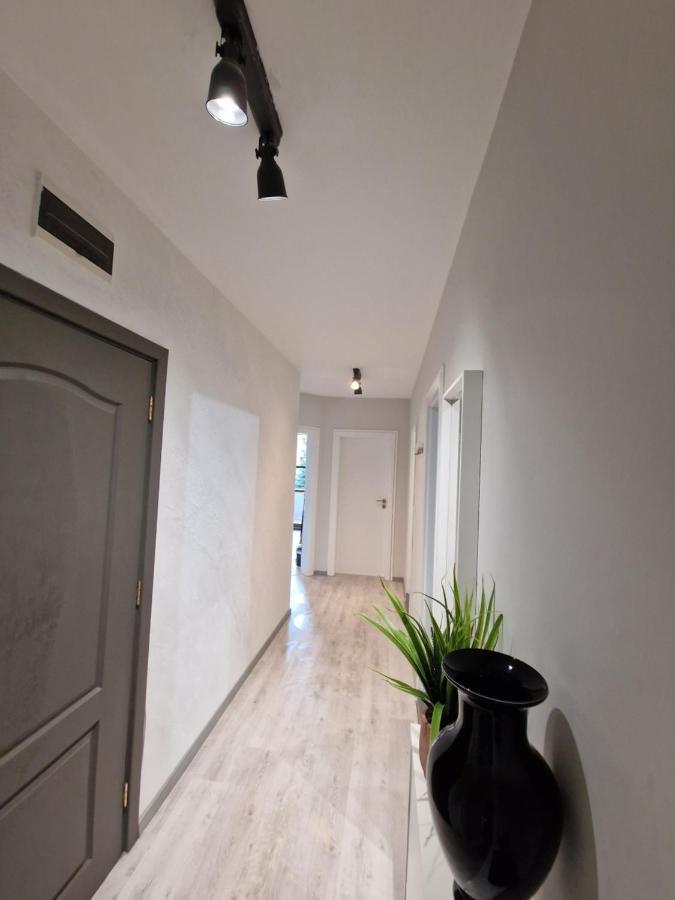 Marsselis Luxe Port Apartment Varna Buitenkant foto